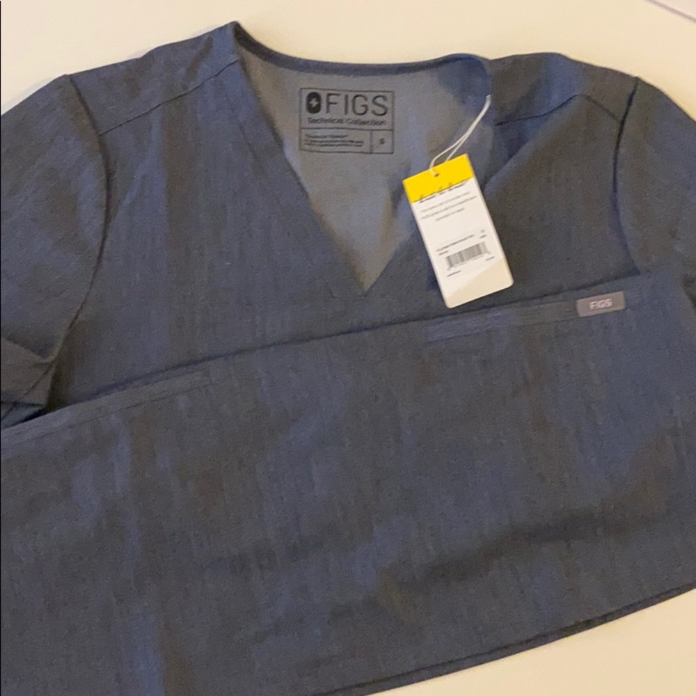 NWT FIGS ❤️ Heather denim Casma pocket scrub top